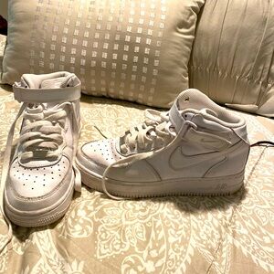 The Nike Air Force 1 in white is a classic sneaker. Size 5.5 Big boy/mens/teens